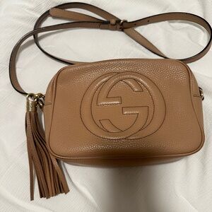 Gucci Pebbled Calfskin Small Soho Disco Bag Camelia
